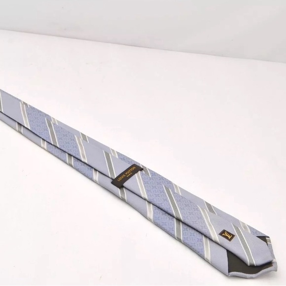 Pre-Owned LV Monogram Flower Clavat Silk Tie in Light Blue + Box - Picture 3 of 6